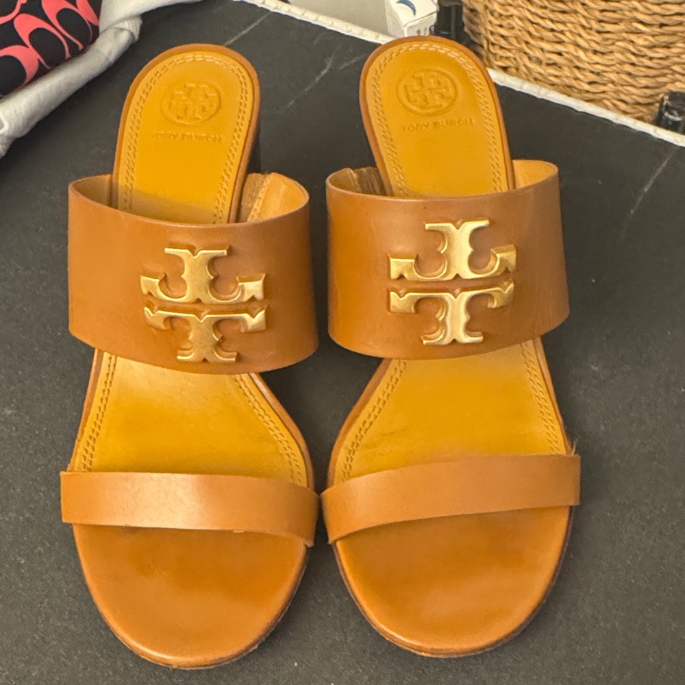 Tory Burch Cognac Leather Slide Sandals with Gold Logo